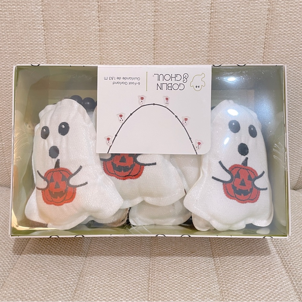 NEW Goblin & Ghoul Halloween Embroidered Ghost with Black Beads 6 ft Garland‎